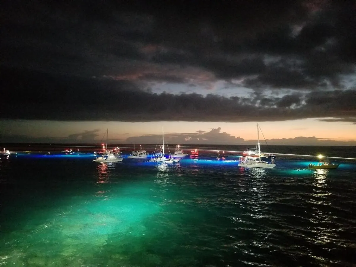 Tiki Hale Lua At The Surf And Racquet Club Villa Kailua-Kona United States